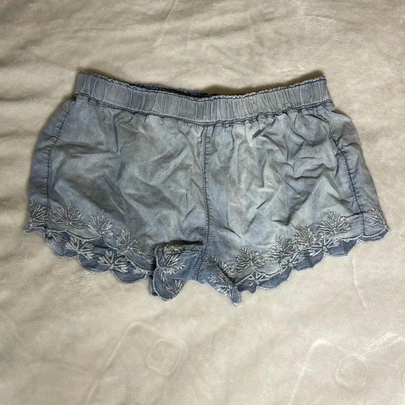Mossimo Soft Scallop Hemmed Denim Blue Shorts Women's Size Small - Picture 1 of 6